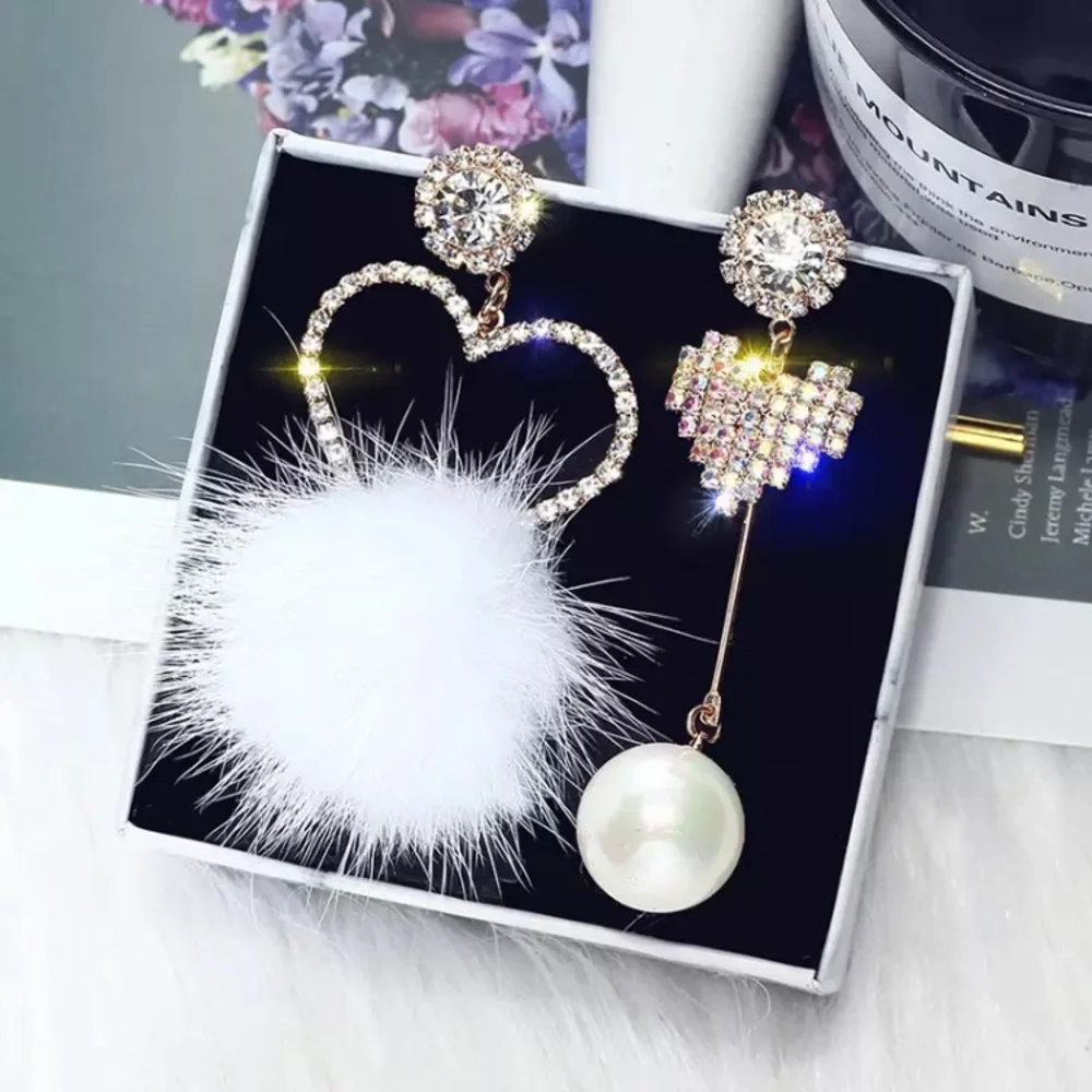🌟 White Fur Crystal Asymmetrical Dangle Earrings